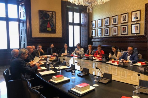 Mesa Parlamento Nico Tomás