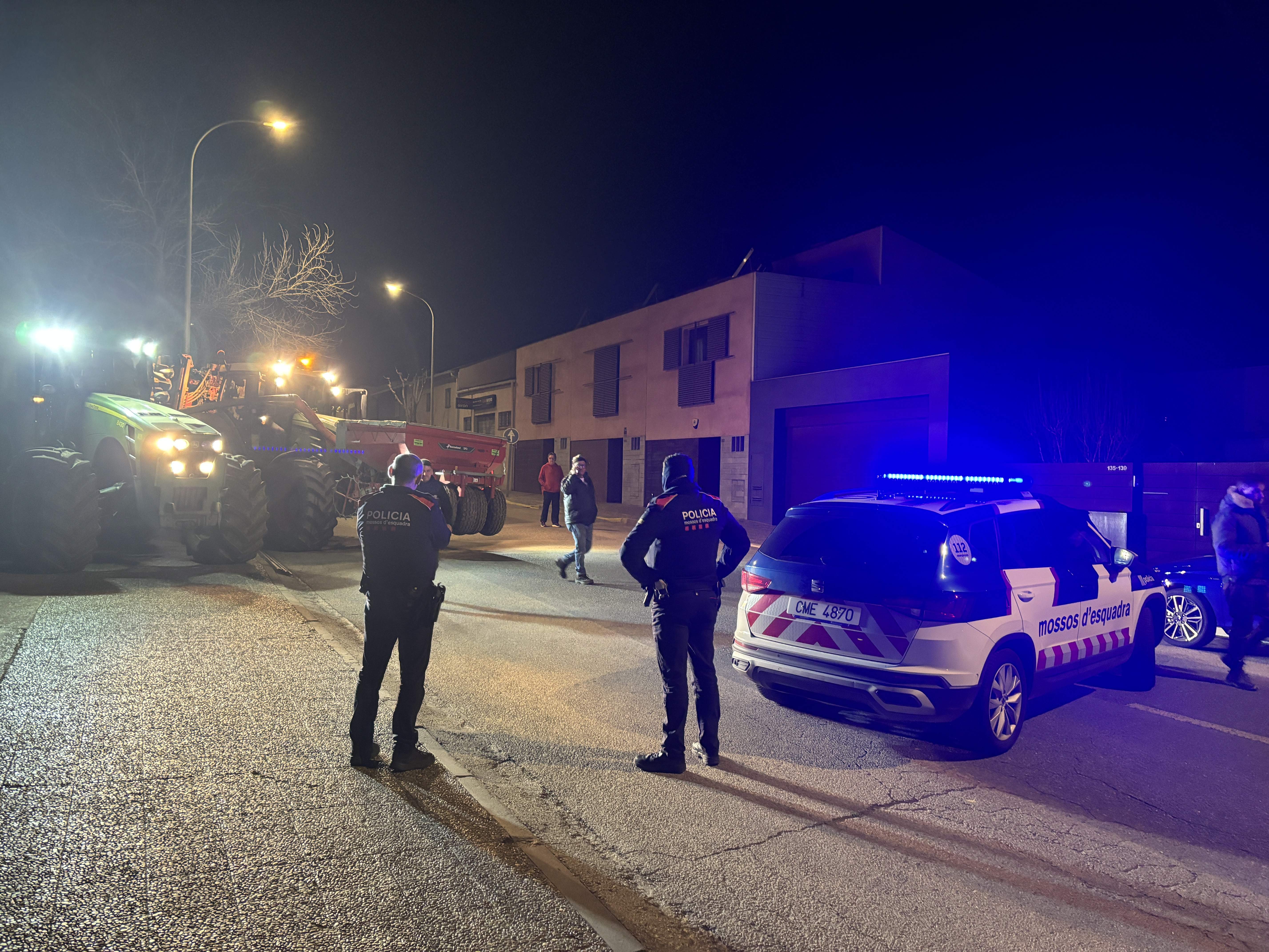 Los agricultores del Alt Empordà llevan la protesta a casa del conseller Mascort