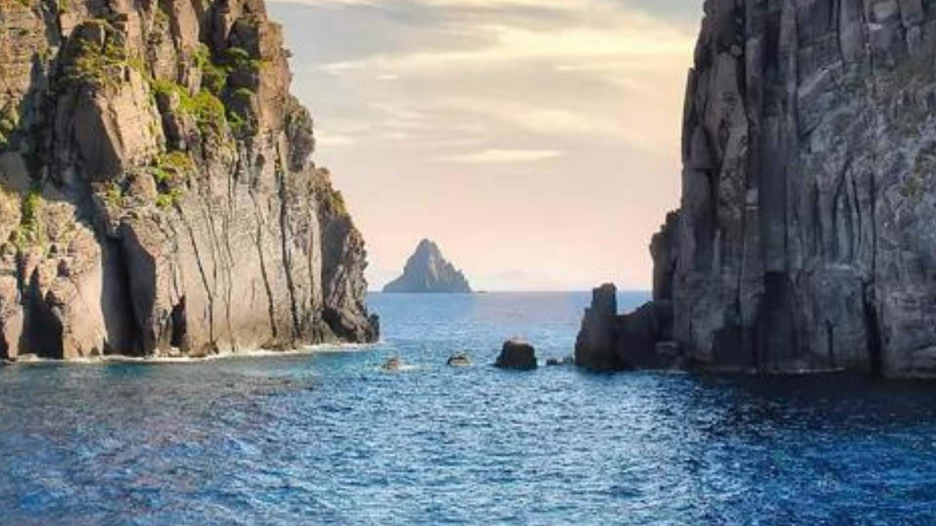 La espectacular isla paradisiaca hermanada con Barcelona que tiene la playa más bonita del mundo. ¿La conoces?