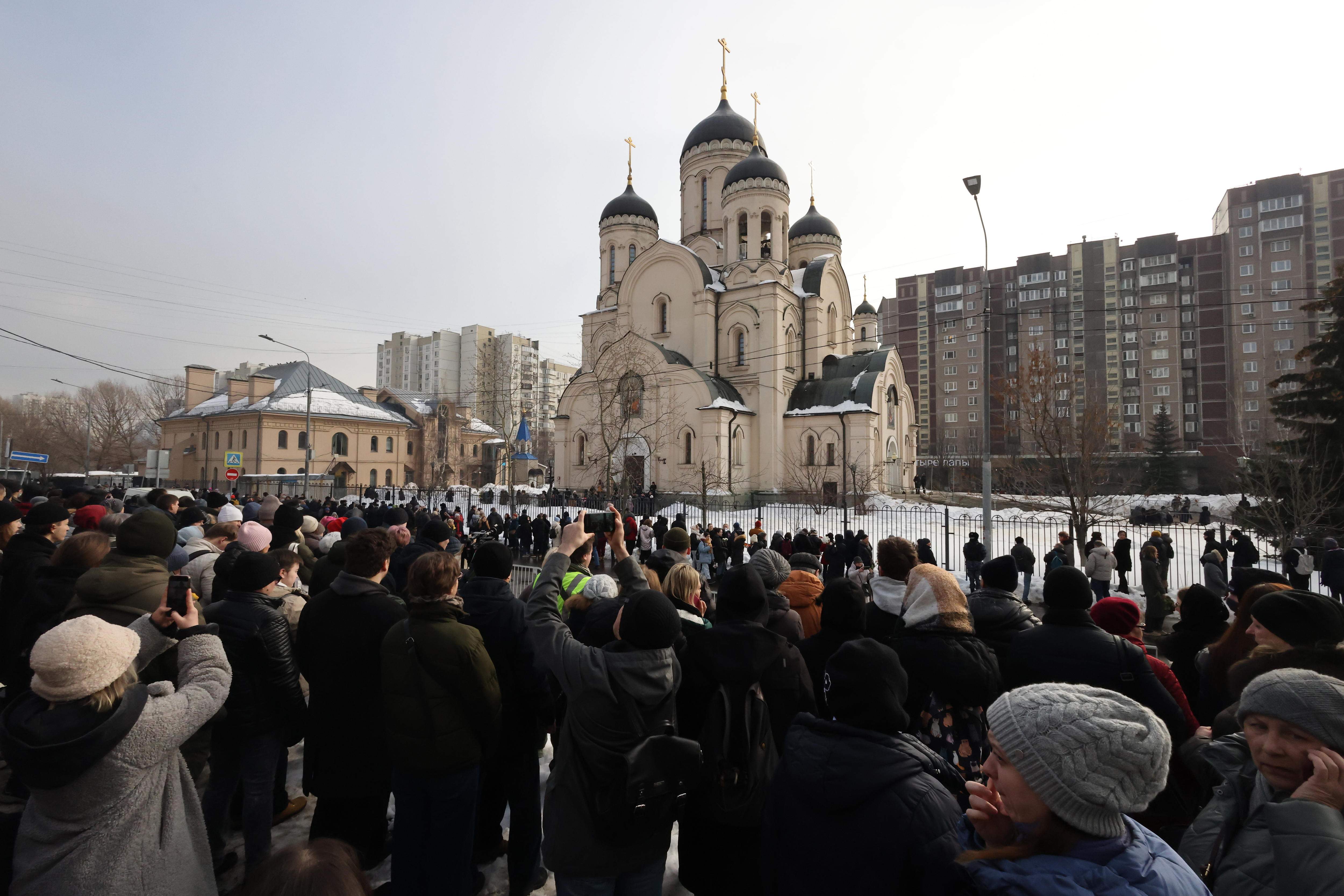 "Putin es un asesino": gritos en el funeral de Alekséi Navalni