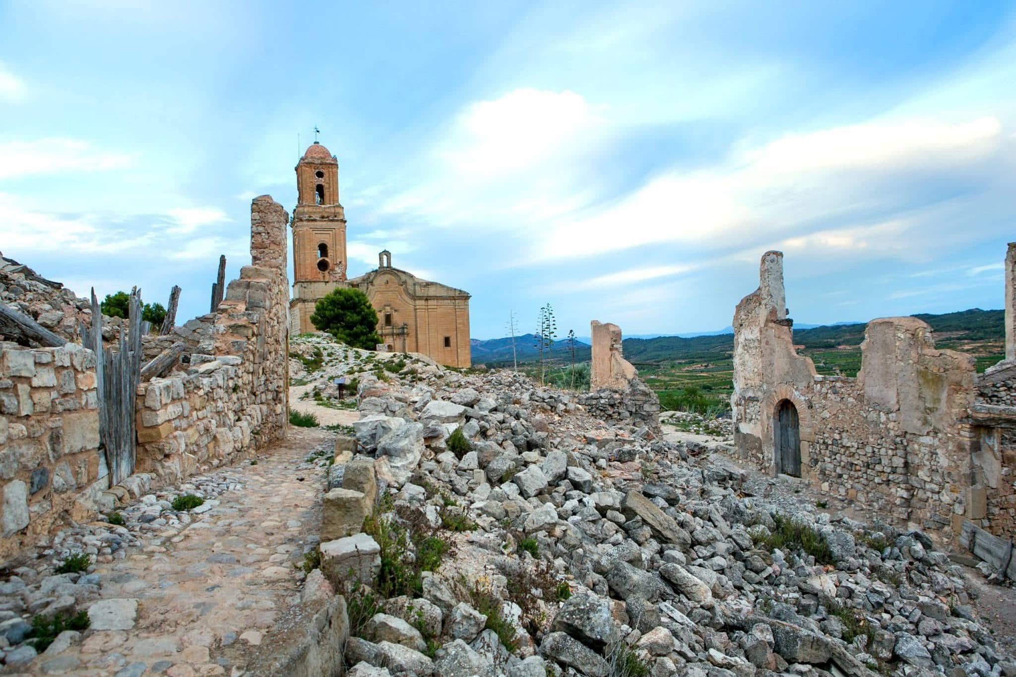 La gestión de las visitas a las ruinas del pueblo viejo de Corbera d'Ebre será pública
