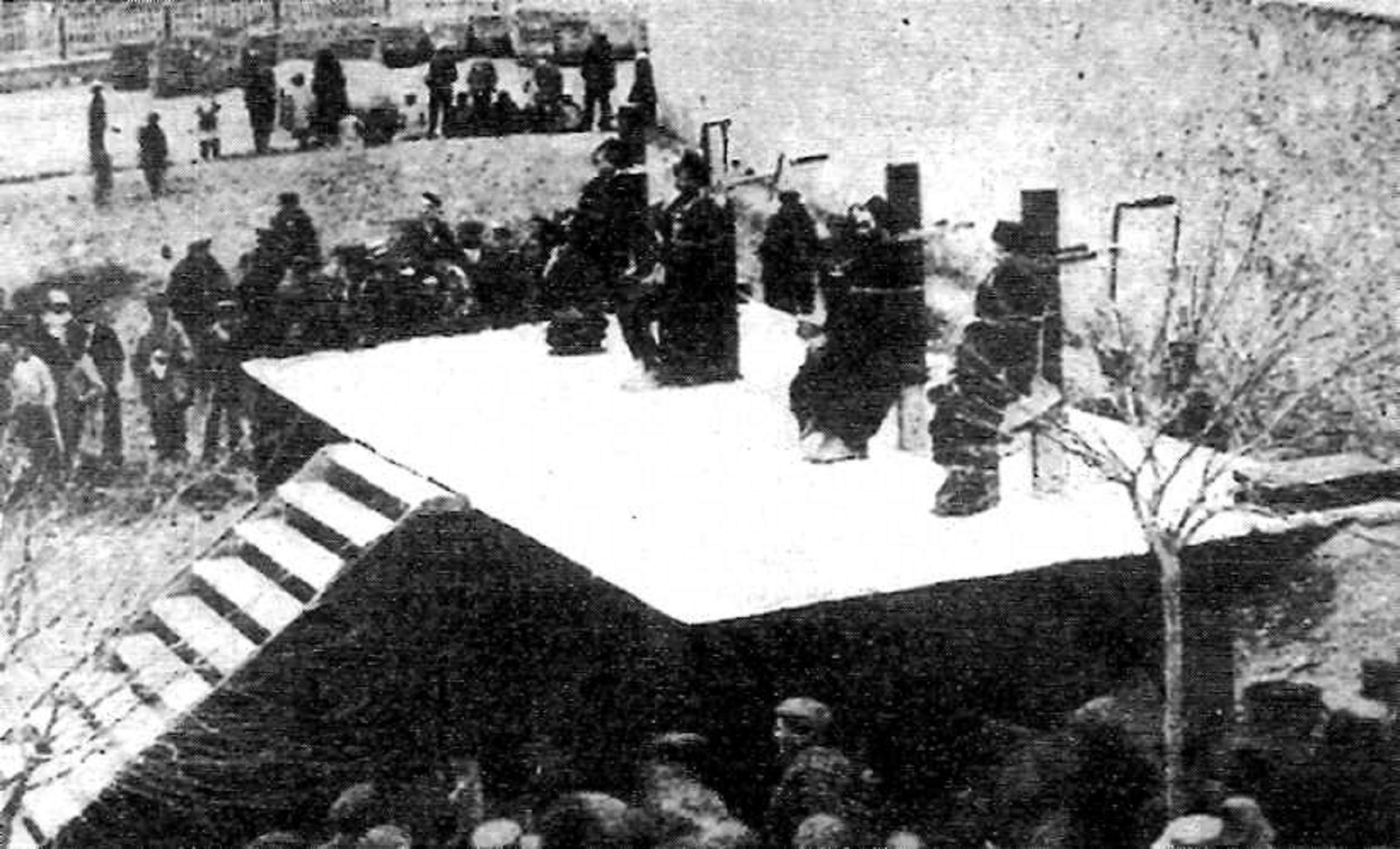 Ejecución con el métode del garrote vil (1892). Los miembros de la organización anarquista La Mano Negra. Jerez. Fuente Wikimedia Commons