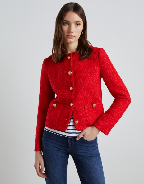 Elegimos el color rojo para la chaqueta estilo Chanel a la venta por 49,99 euros en El Corte Inglés