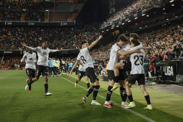 El Valencia celebrando el gol de Yaremchuk / Foto: EFE