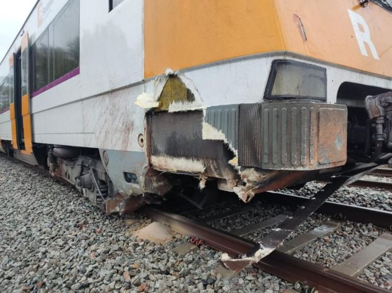 Un desprendimiento en Vacarisses provoca el descarrilamiento de un tren en la R4 de Rodalies