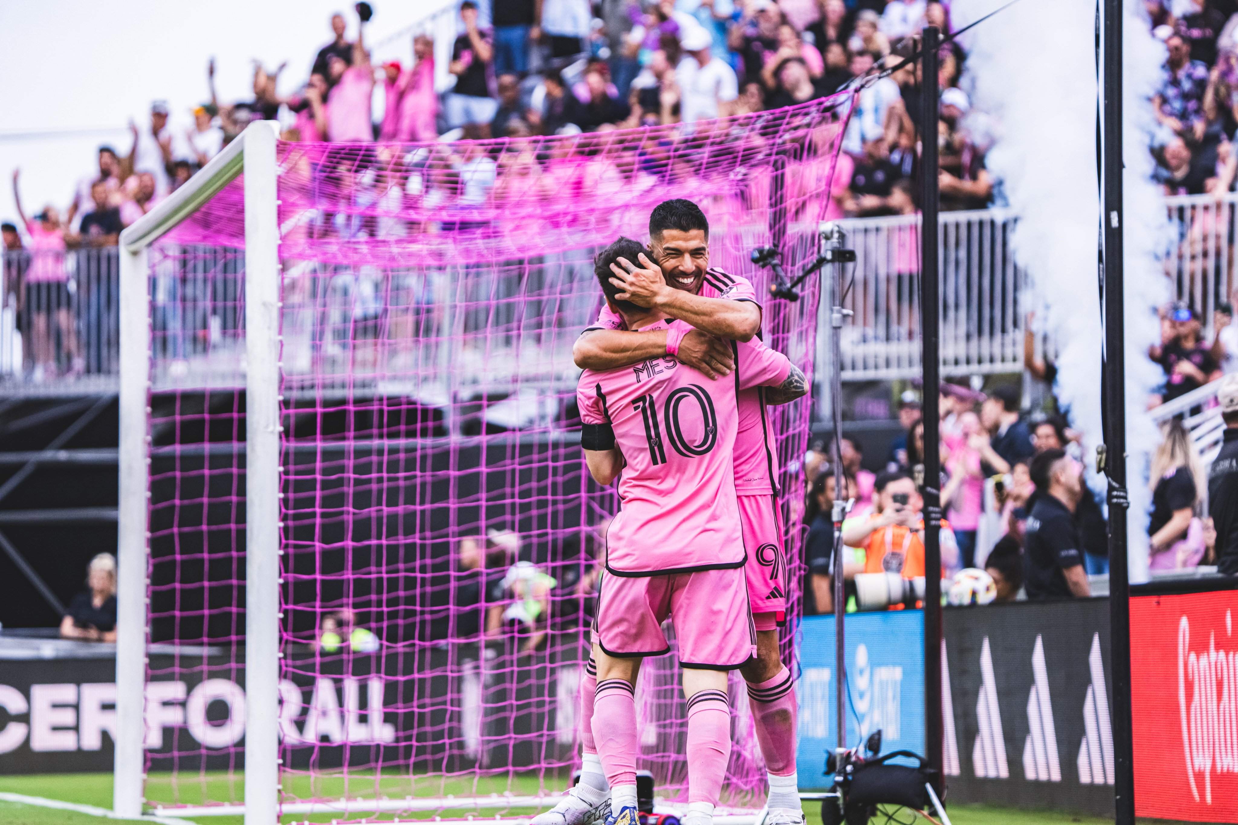 Luis Suárez i Leo Messi ja brillen junts en la golejada de l'Inter Miami contra l'Orlando City