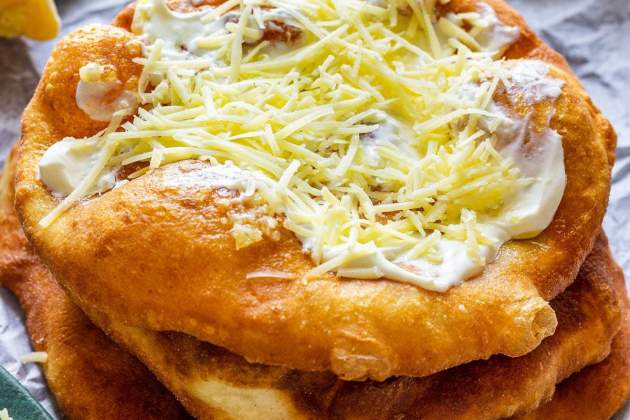 Langos con queso Langos con queso