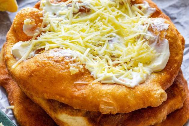 Langos con queso