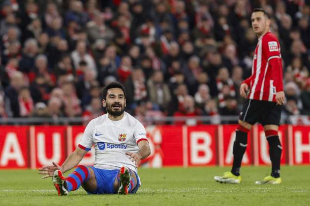 Ilkay Gundogan, en el suelo durante el Athletic Club - Barça / Foto: EFE