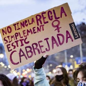 Los mejores carteles y pancartas de la vaga feminista del 8 de marzo en Catalunya