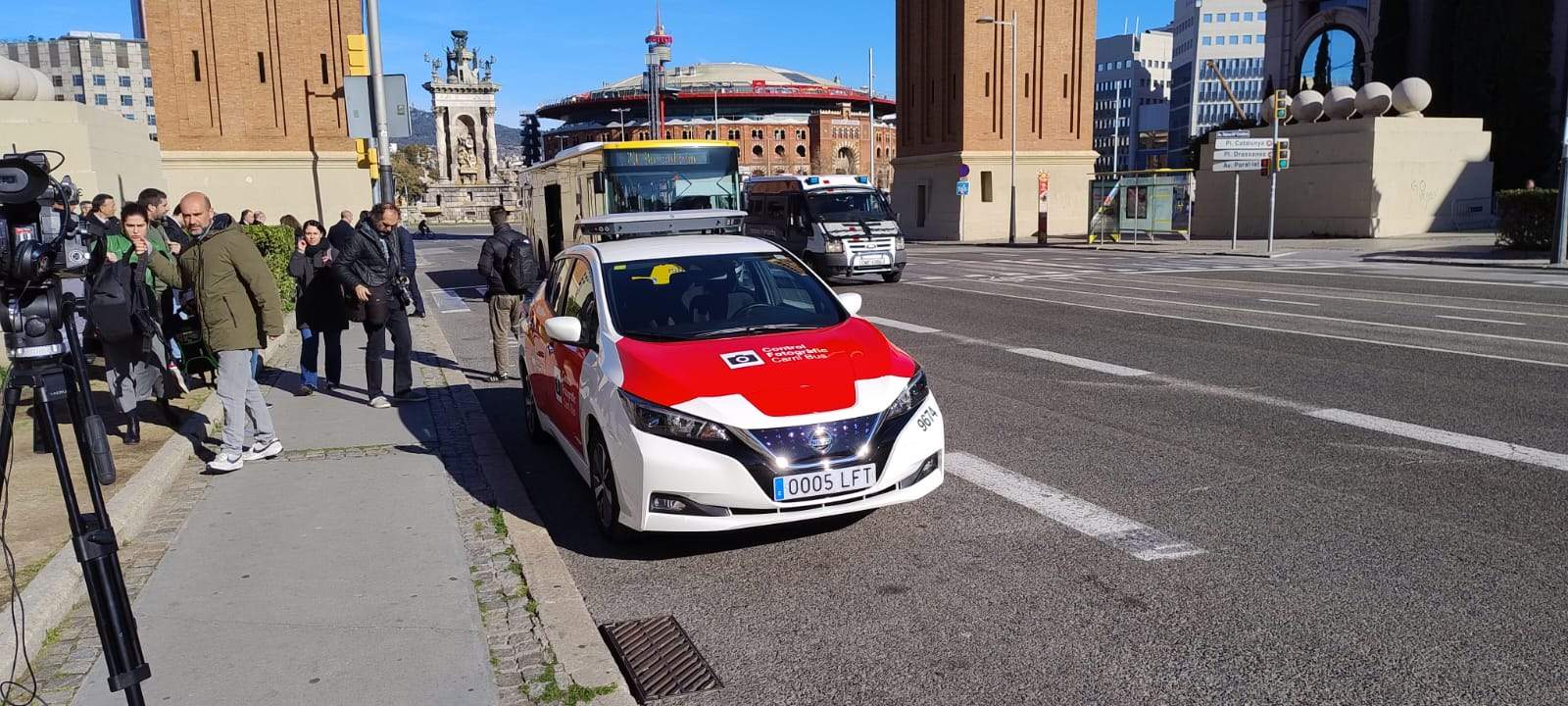 TMB estrena un vehicle per sancionar els cotxes que estacionin al carril bus