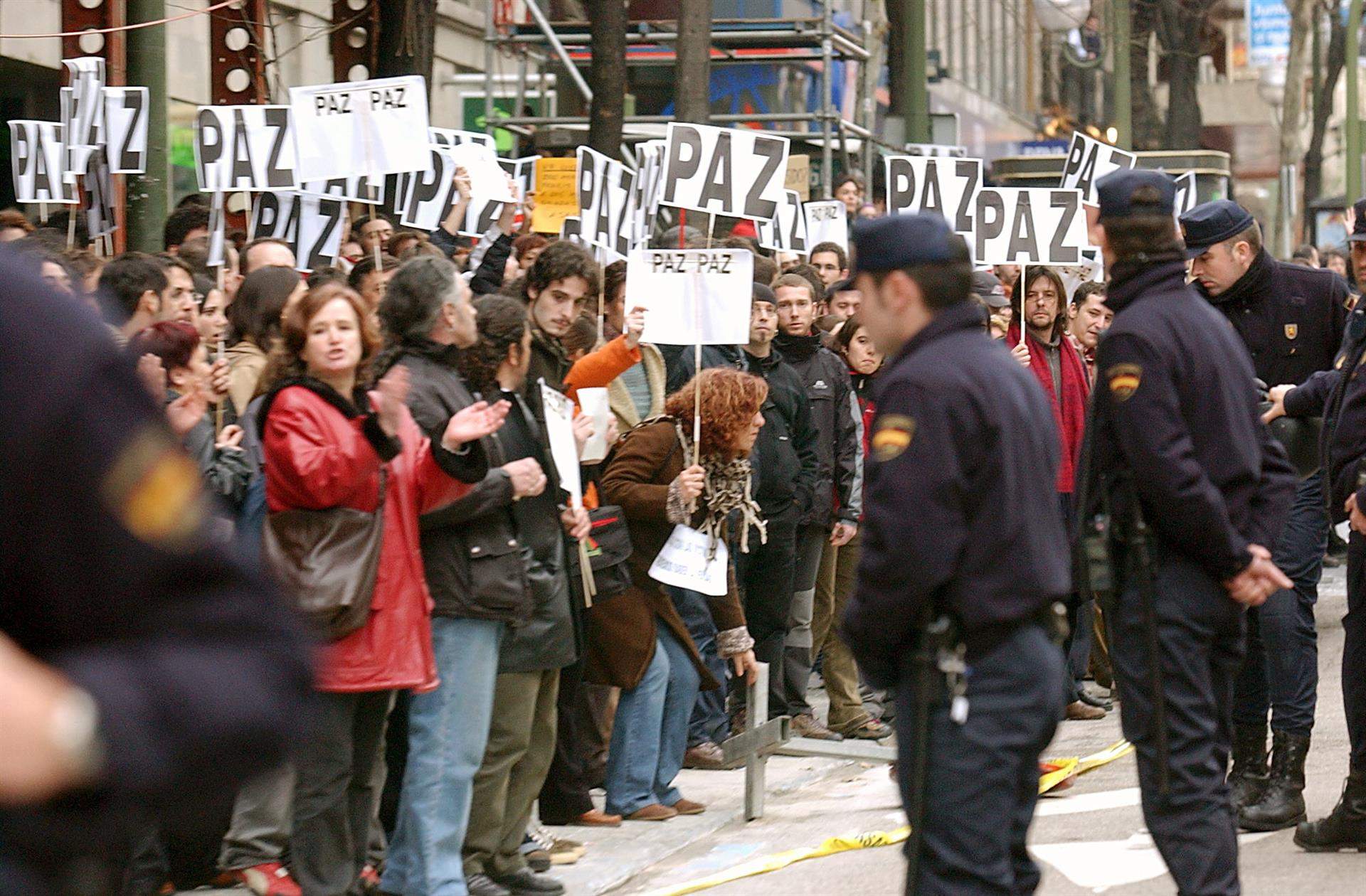 Protesta davant seu del PP atemptats Madrid 11 M  Efe