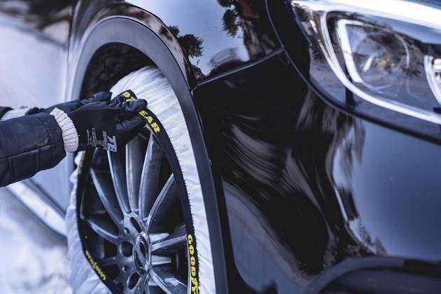 El juego de cadenas textiles Goodyear son fáciles de poner El juego de cadenas textiles Goodyear son fáciles de poner
