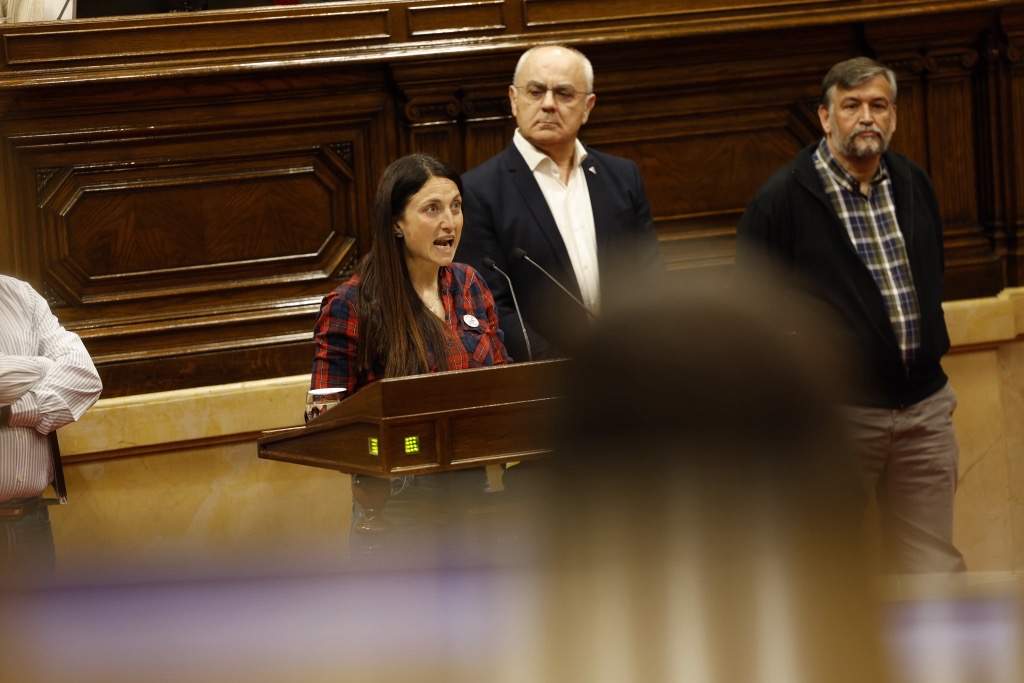 Farmers shake up the Catalan Parliament with demands on water restrictions and Hard Rock resort