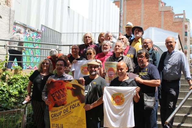 Ver como danza el manzano grupo de folk 50 años