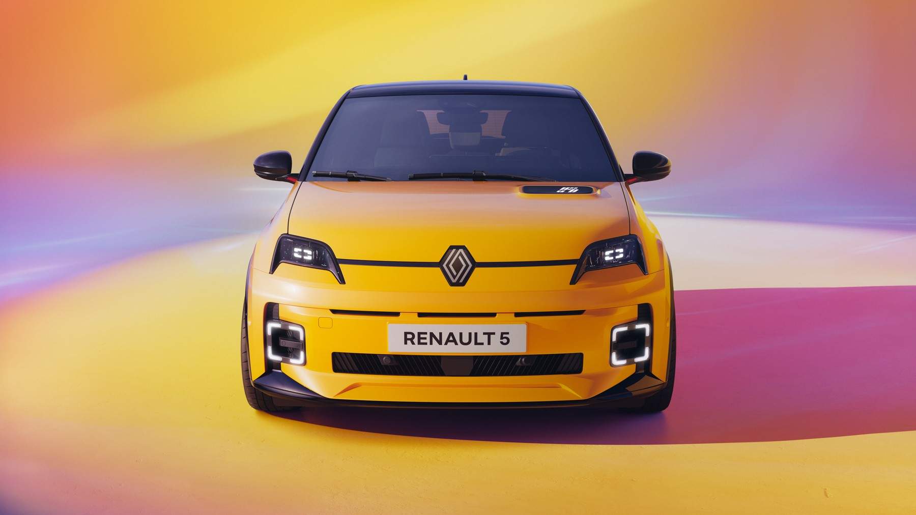 Es más barato que el Renault 5, tiene una buena autonomía y más maletero