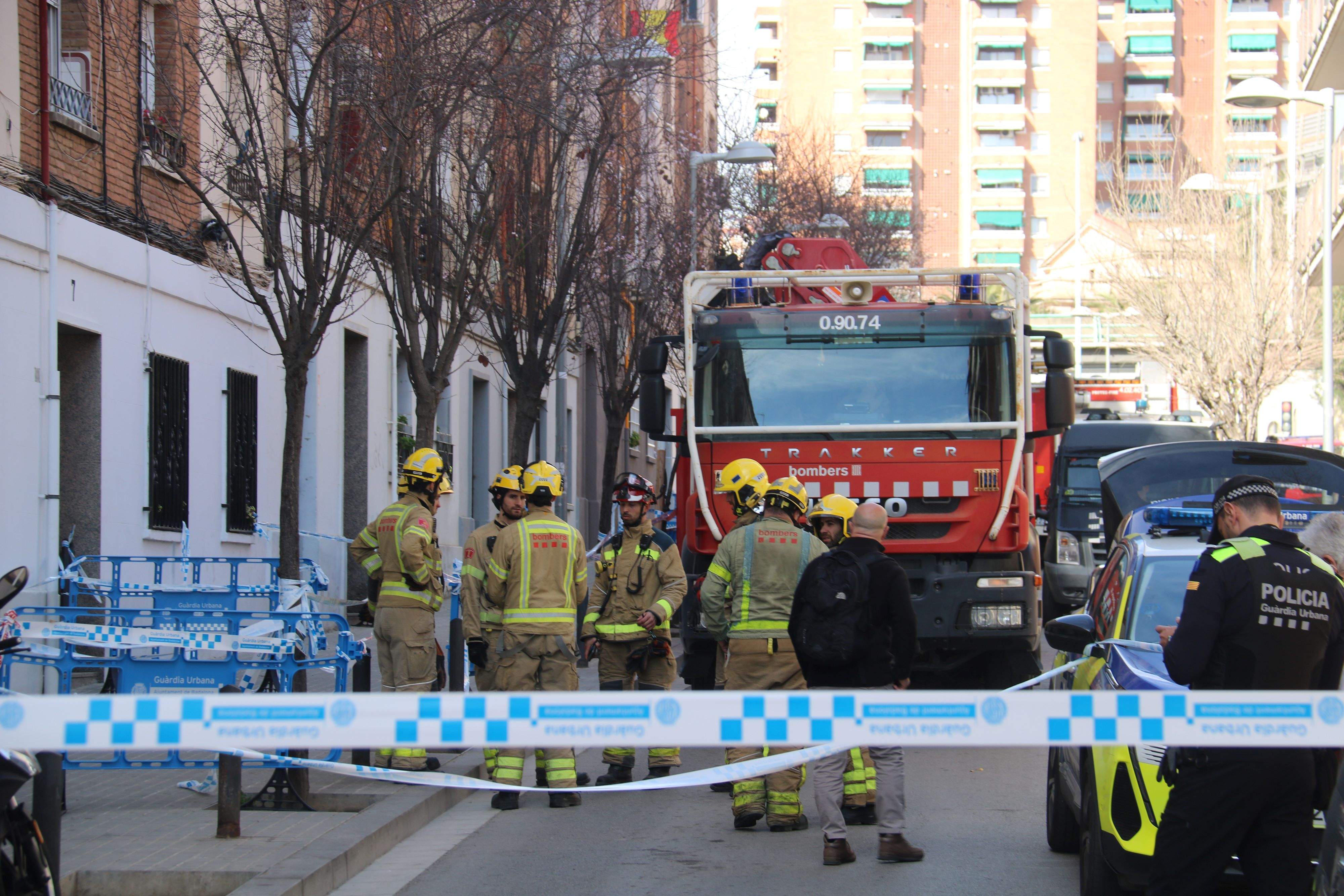 Desallotjat un sisè bloc de pisos al voltant del carrer Canigó de Badalona