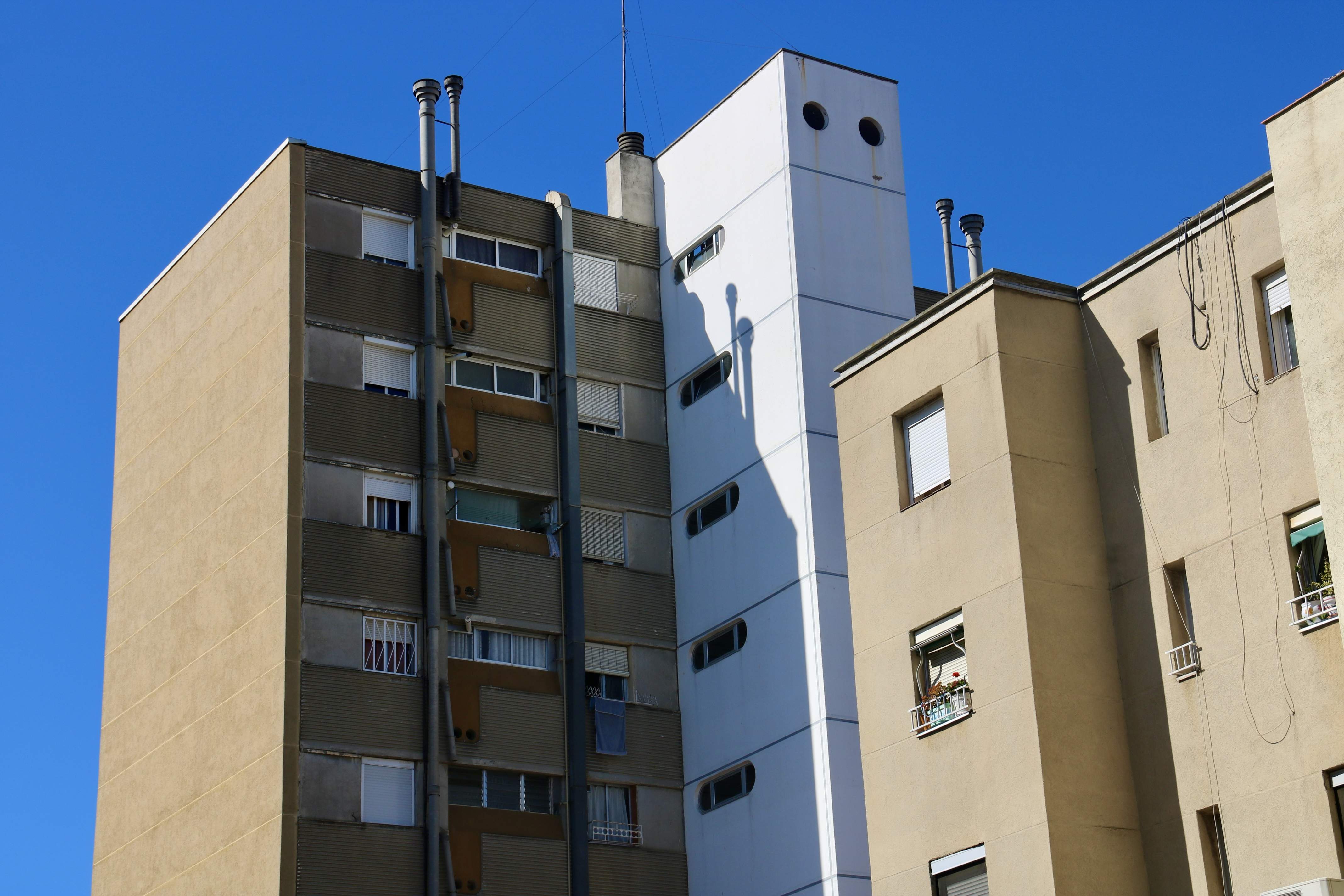 Los vecinos del Vallès reclaman al Govern la retirada definitiva del amianto