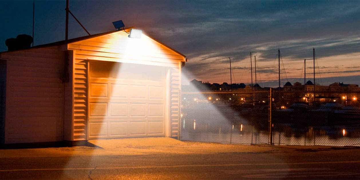 Estas luces solares de jardín rozan las 5 estrellas en Amazon: con sensor de movimiento y mando a distancia