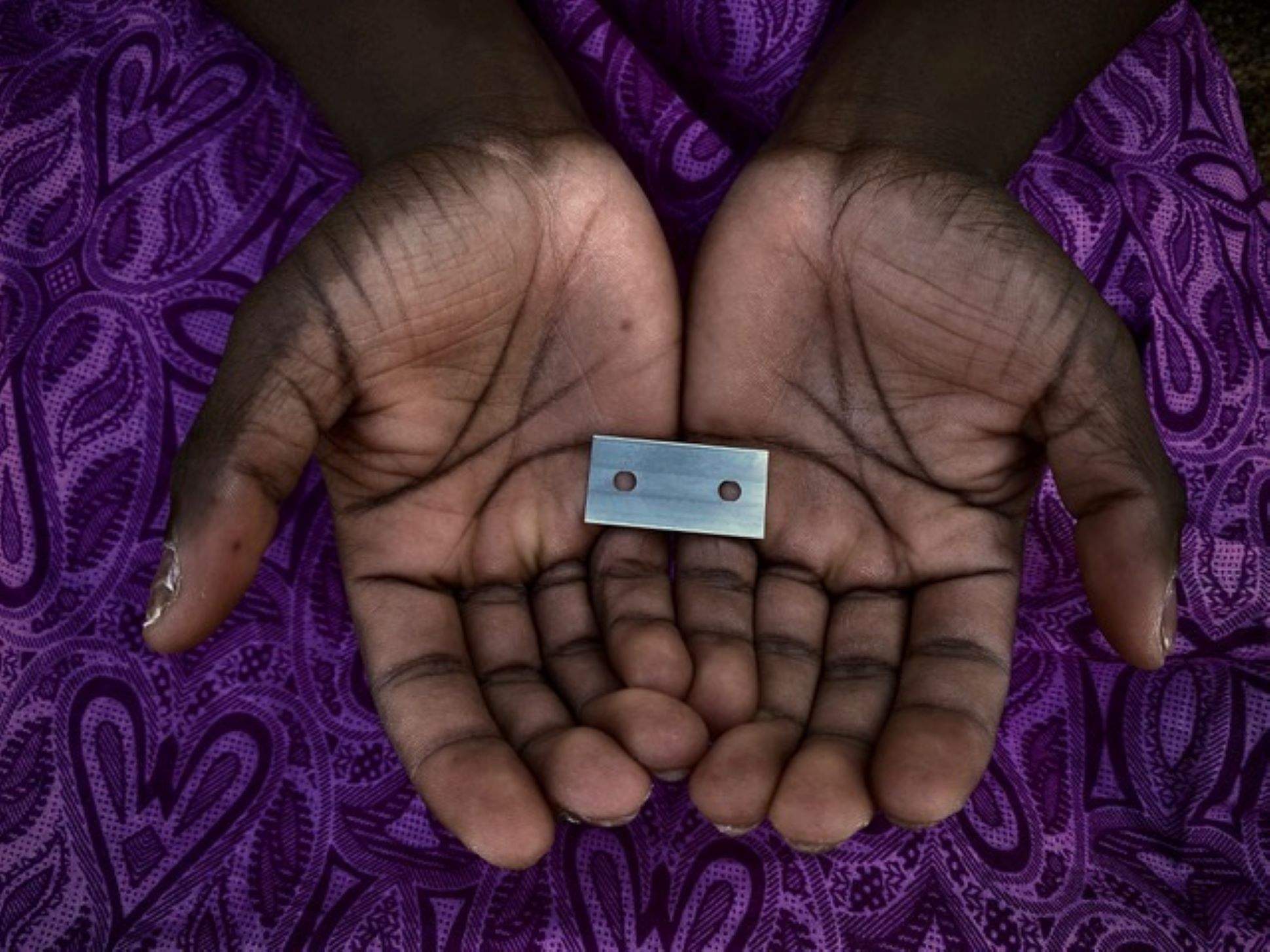 Gambia derogará la prohibición de la mutilación genital femenina