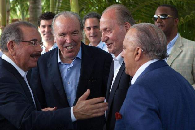 Juan Carlos con amigos efe