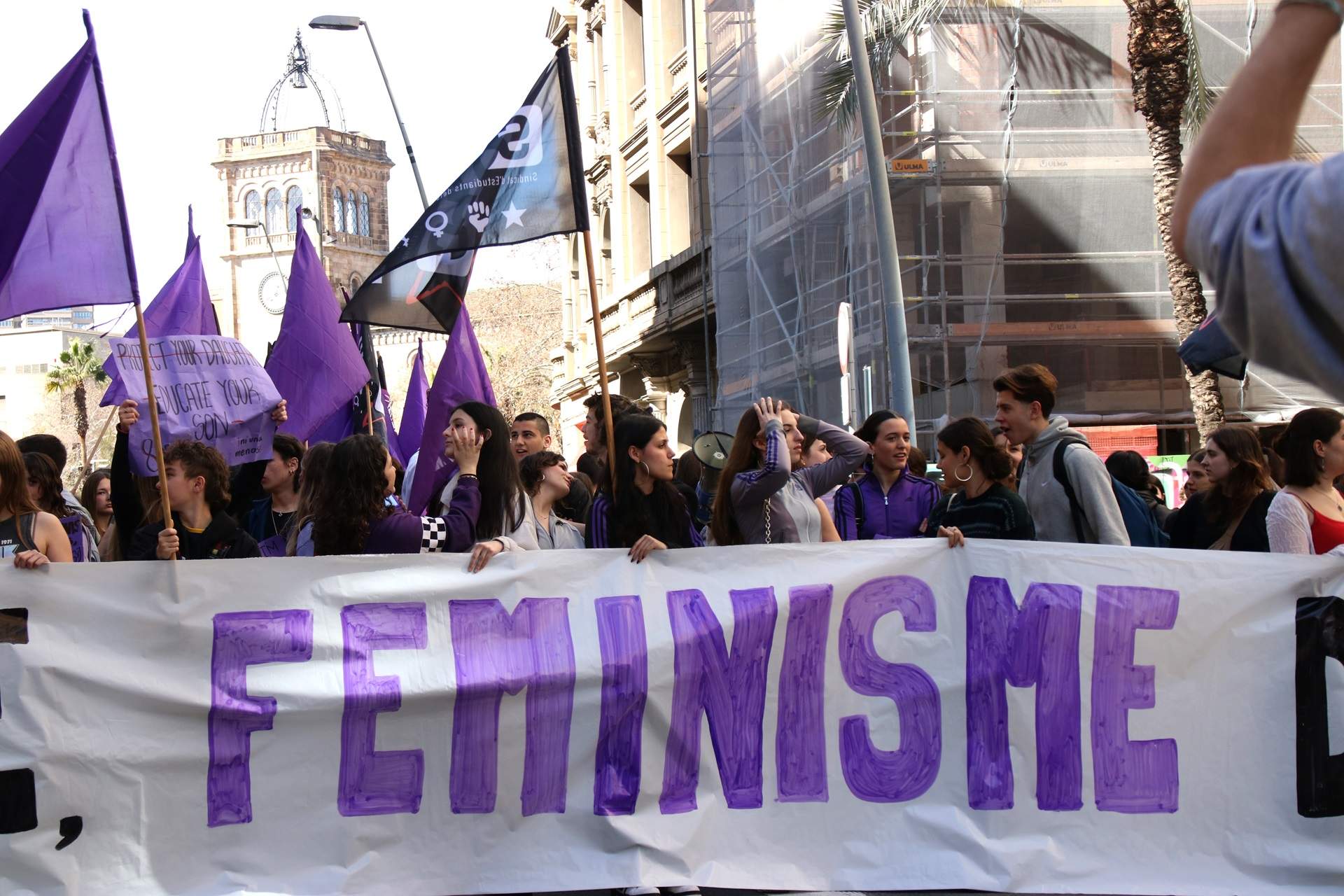 CEO | El problema de los chicos con el feminismo: un tercio de los menores de 24 años no se identifica con él