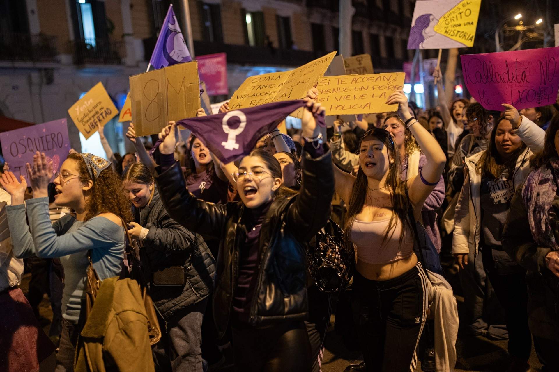 El Día Internacional de la Mujer 2024, la mascletá en Valencia y más: la vuelta al mundo en 15 fotos