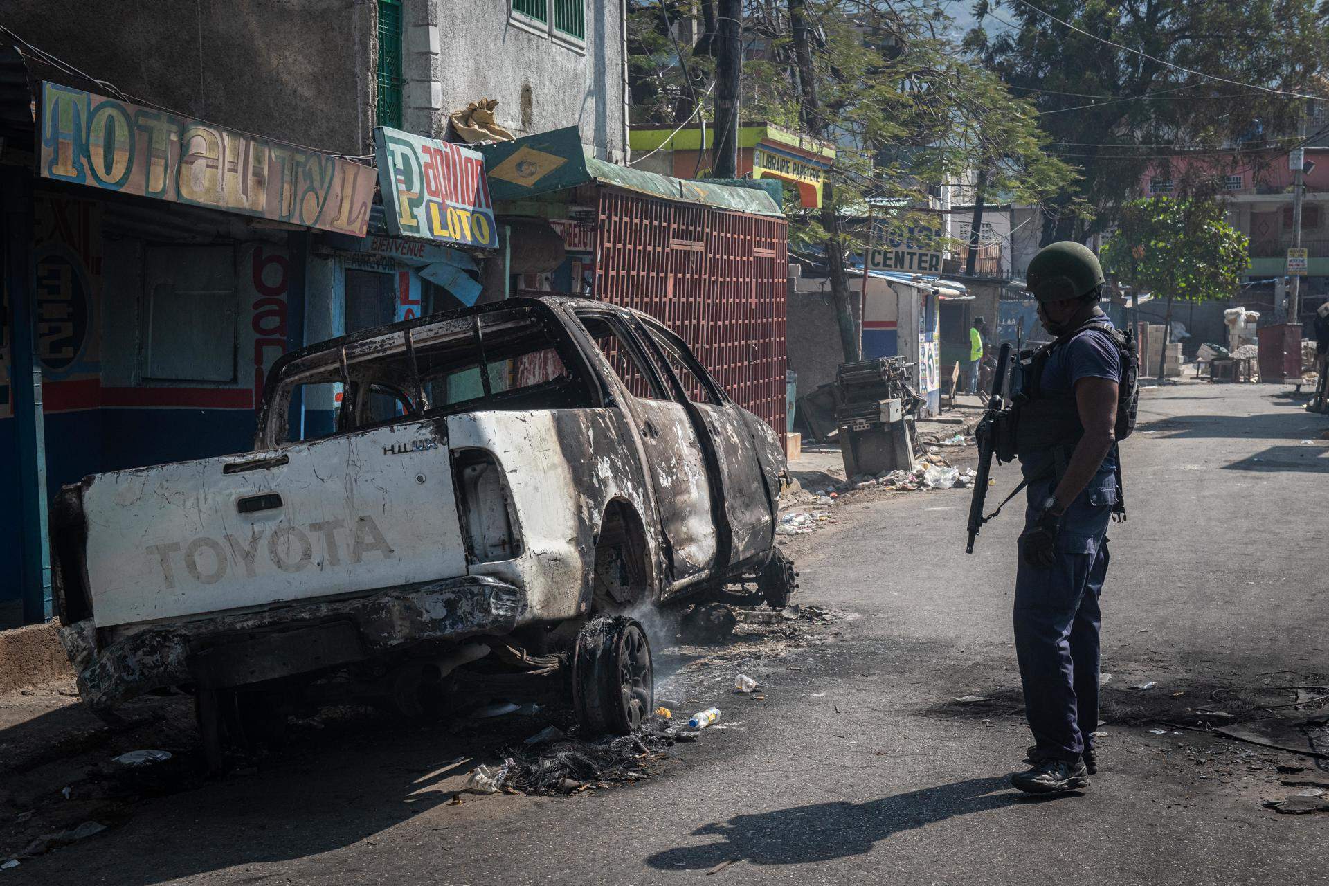 Más violencia en Haití: tiroteos en torno al Palacio Nacional durante las protestas contra Henry
