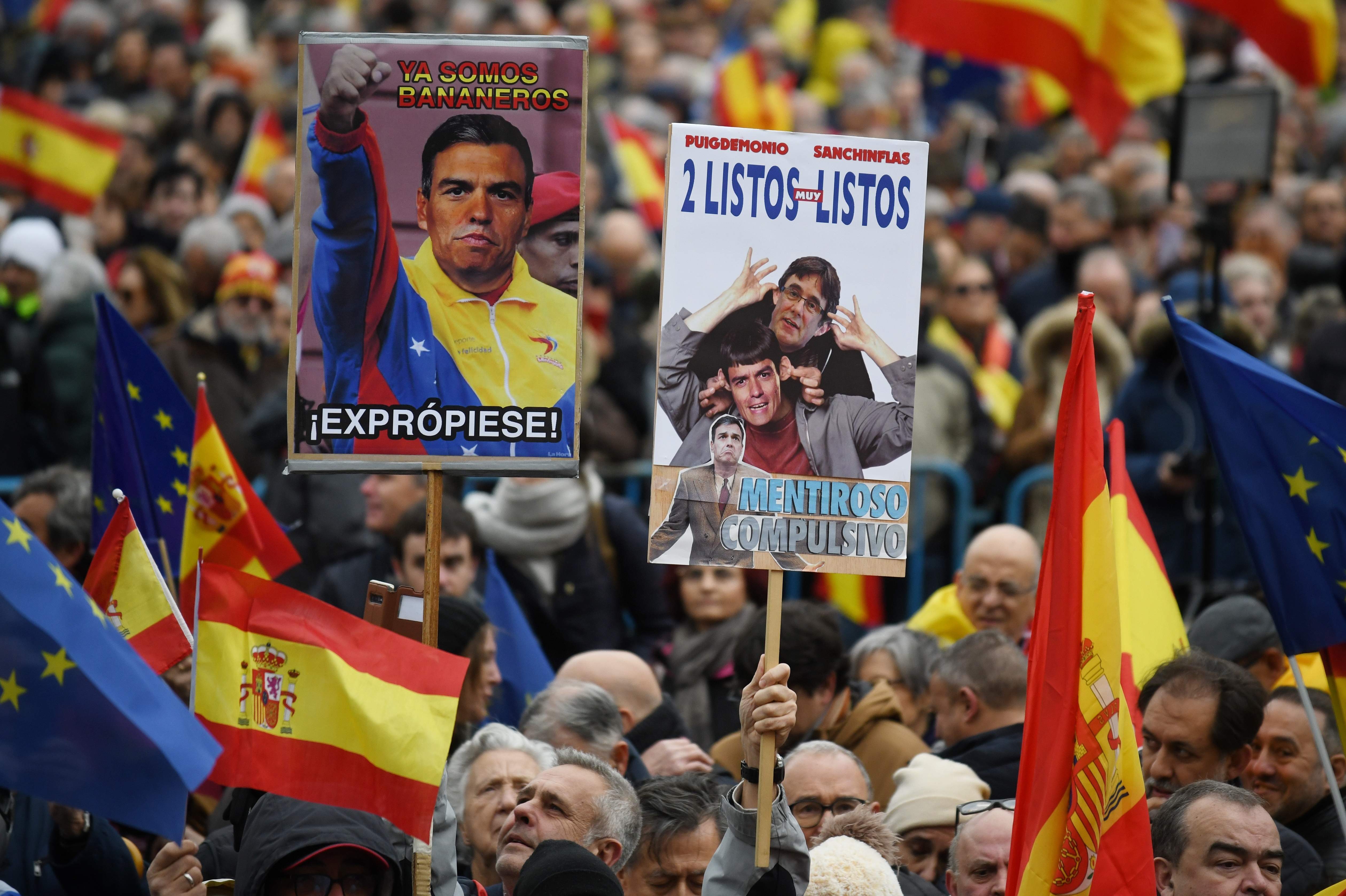 El ultraespañolismo vuelve a las calles de Madrid: "Rezo el rosario contra Puigdemont"