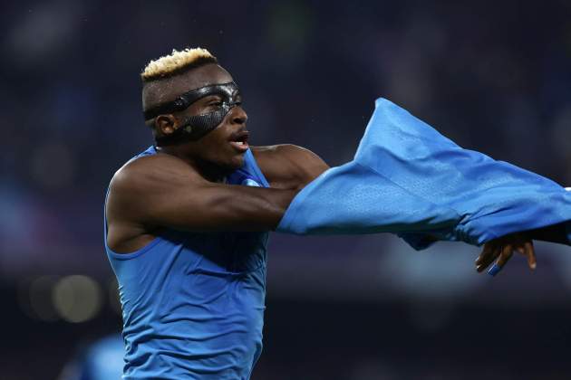 Osimhen es treu la samarreta celebrant un gol amb el Nàpols / Foto: Europa Presss Osimhen es treu la samarreta celebrant un gol amb el Nàpols / Foto: Europa Presss