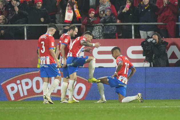 El Girona celebra el gol de Savinho, en pase de Aleix Garcia / Foto: EFE