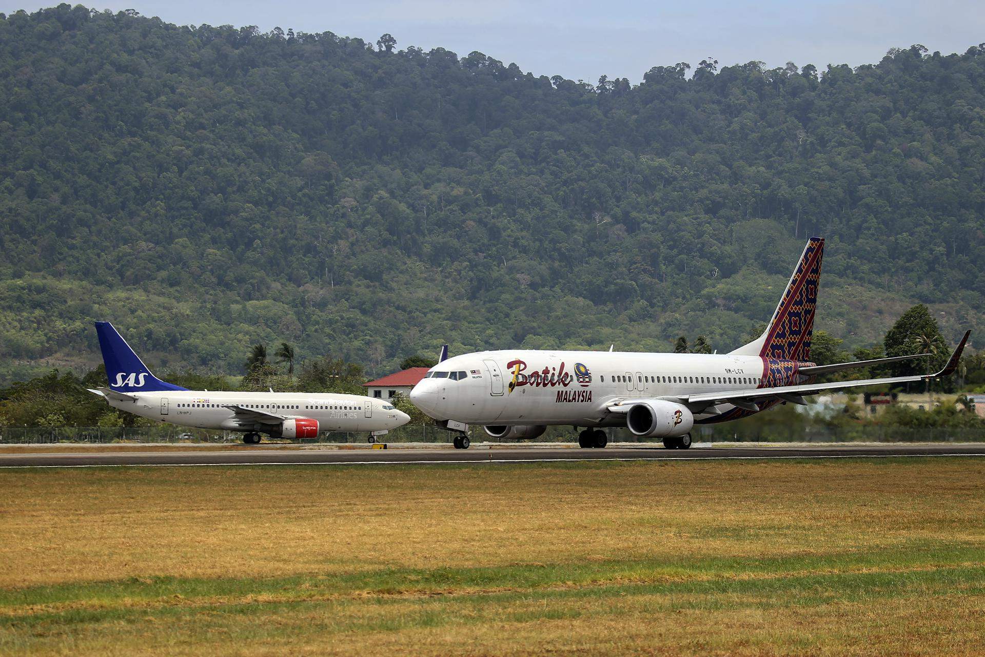 Milagro en Indonesia: dos pilotos de avión se duermen durante 30 minutos en pleno vuelo y nadie resulta herido