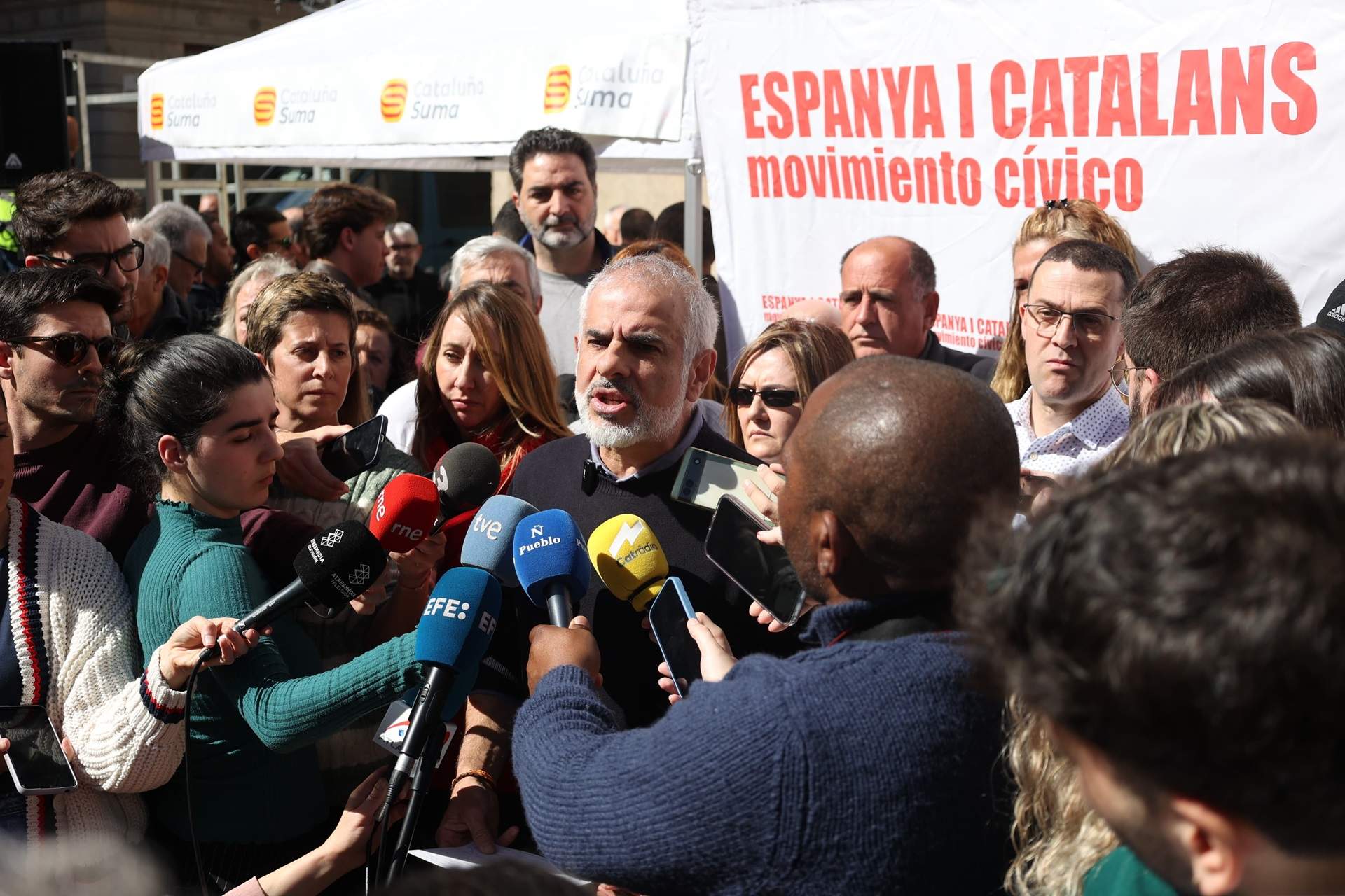 Carlos Carrizosaa la manifestacio contra la amnistía en la plaza Sant Jaume