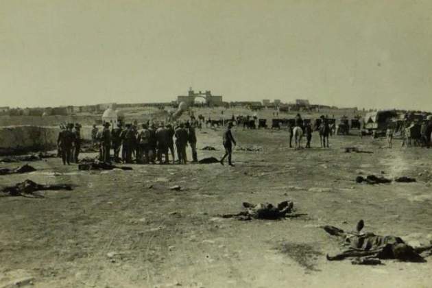 Cadáveres de soldados españoles en Annual, en el Protectorado del Rif (1923) Cadáveres de soldados españoles en Annual, en el Protectorado del Rif (1923)