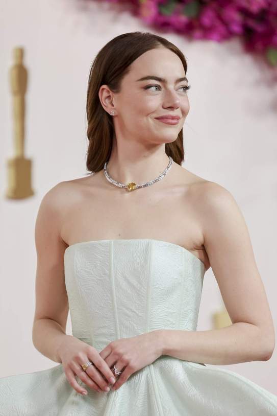 Emma Stone catifa vermella oscars 2024 / Foto: Efe