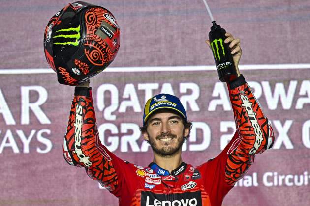 Pecco Bagnaia celebrant la victòria en Qatar / Foto: EFE