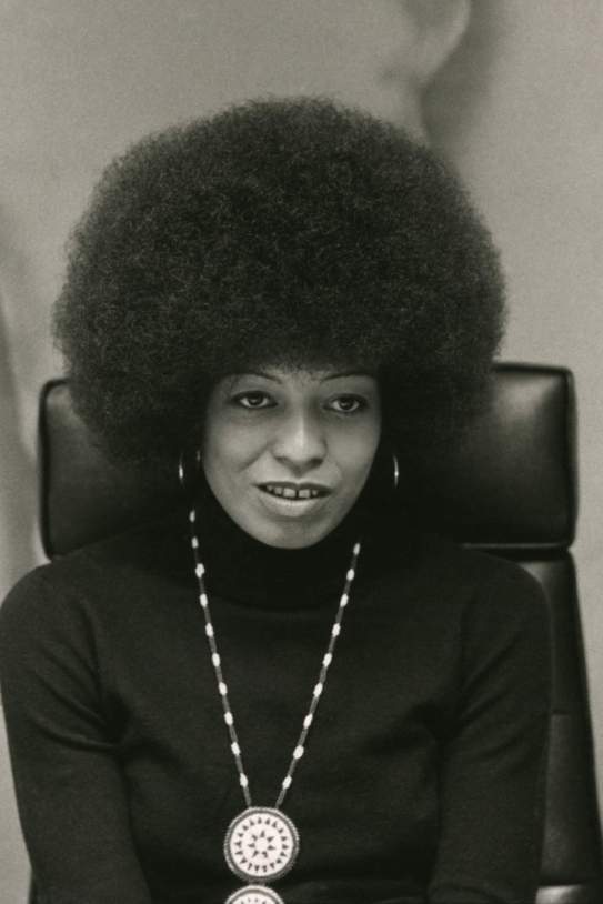 Angela Davis in a half length portrait by Bernard Gotfryd   crop