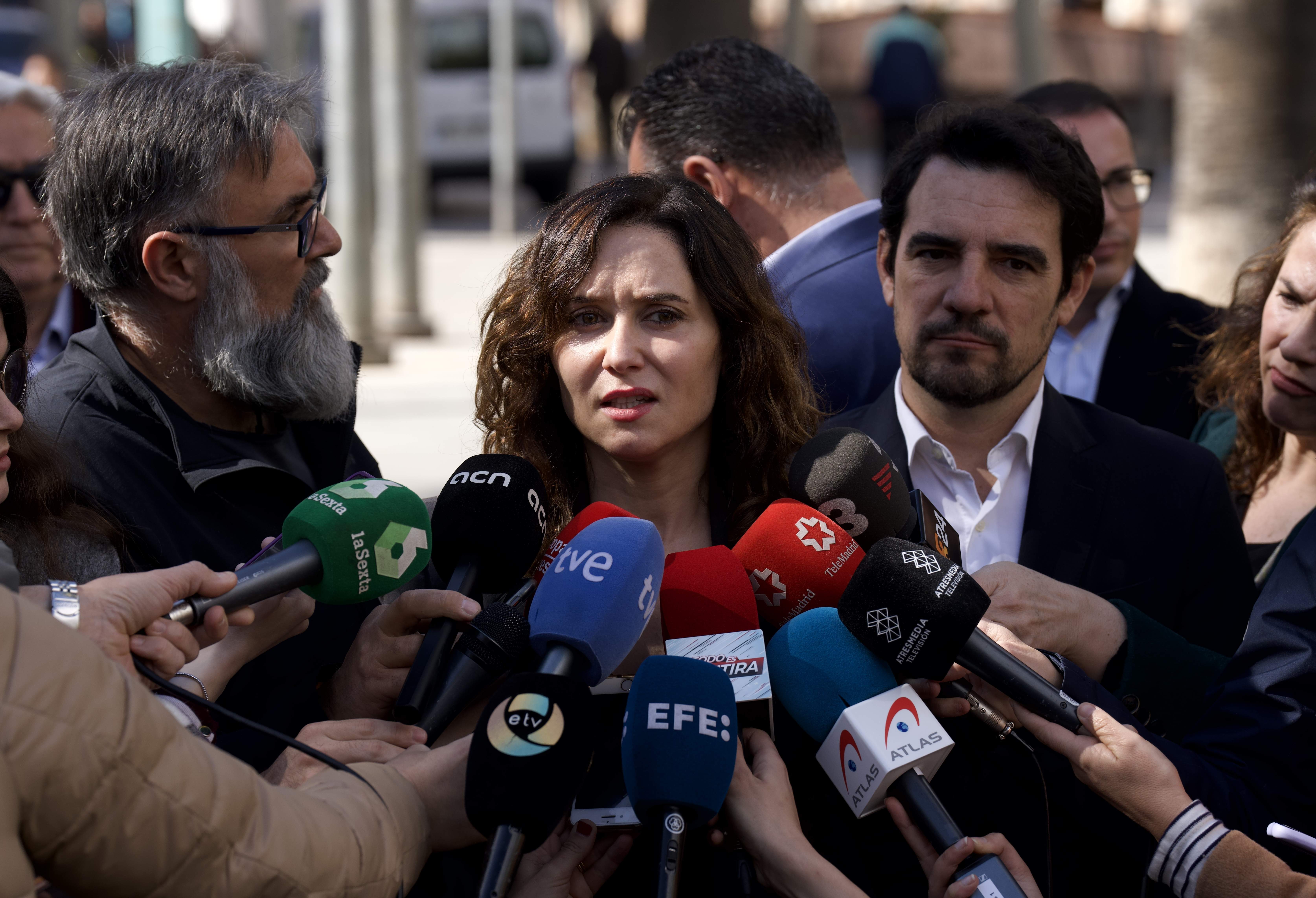 Díaz Ayuso denuncia sufrir una persecución política: "Ahora tocaba el novio"