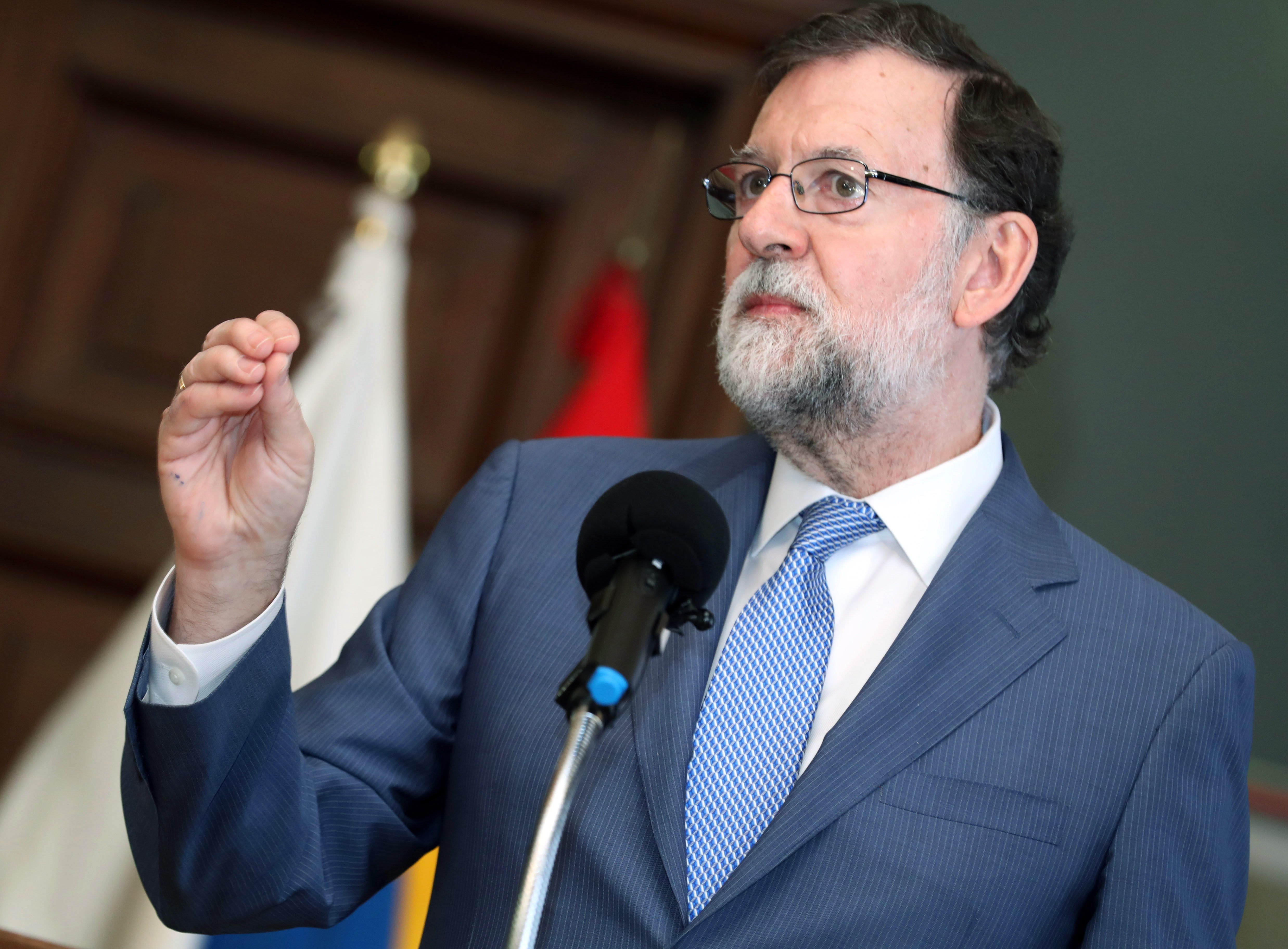 Un Rajoy tocat acusa Sánchez de voler pactar amb Puigdemont