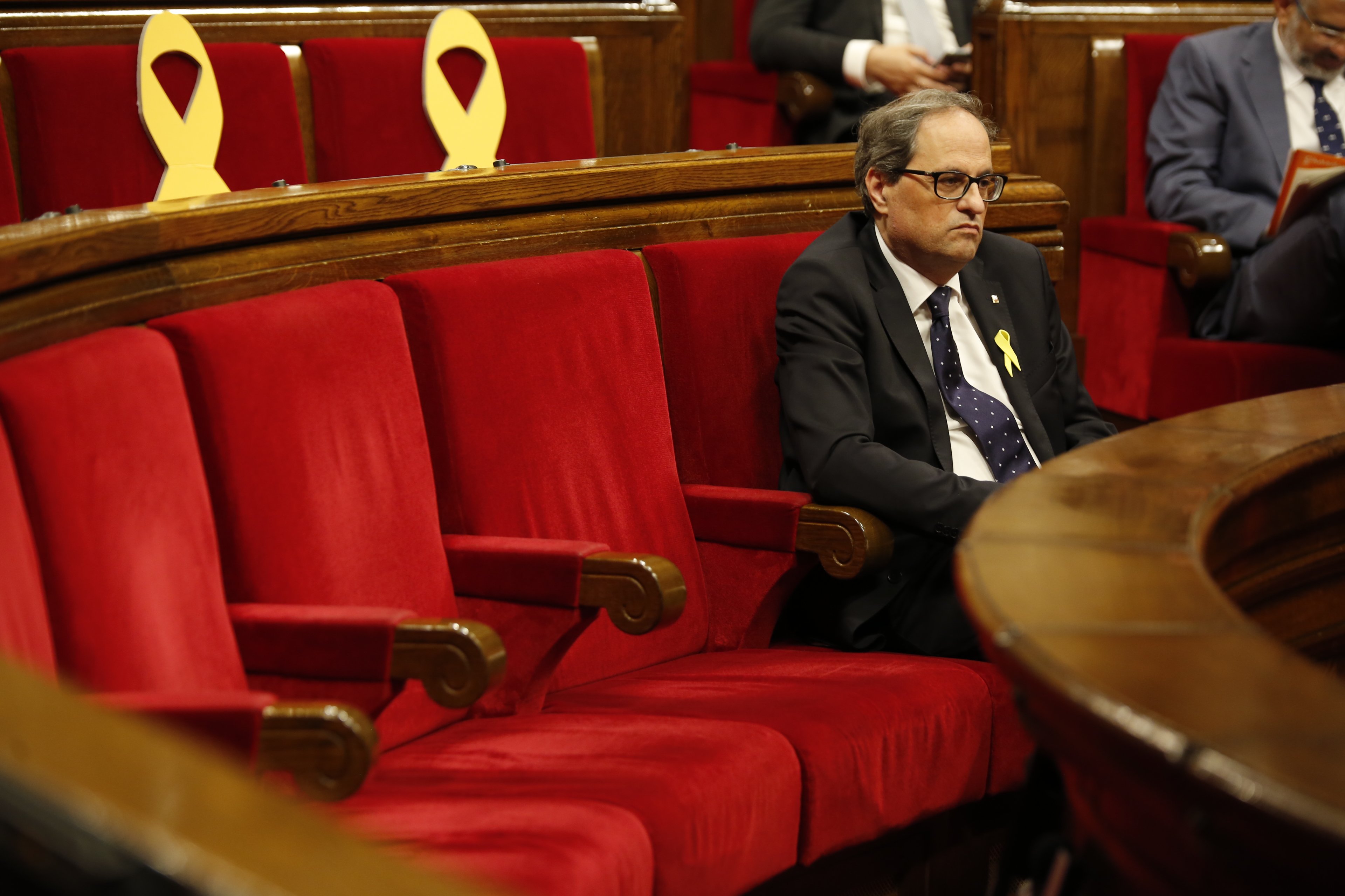 El president sol al ple del Parlament, la imatge inèdita provocada pel bloqueig del Govern