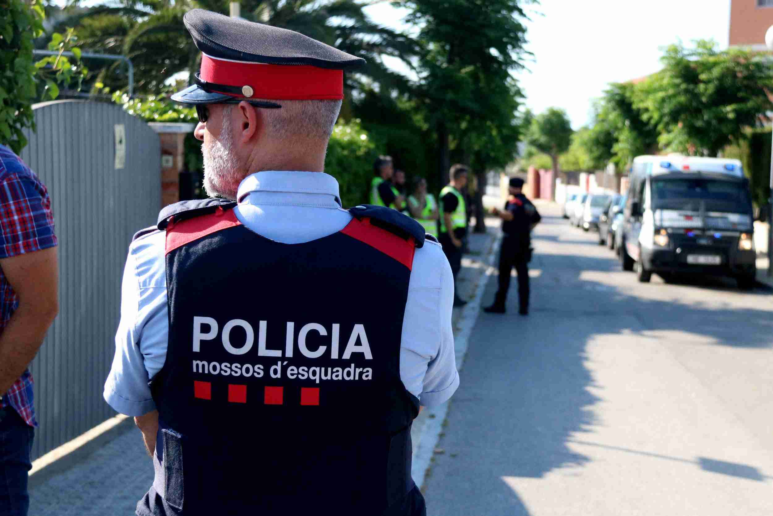 Tres heridos apuñalados en una pelea en un narcopiso del Raval