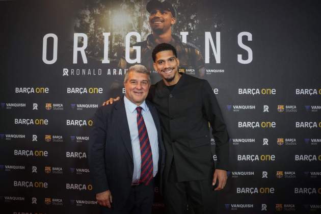 Joan Laporta y Ronald Araújo Barça / Foto: EFE Joan Laporta y Ronald Araújo Barça / Foto: EFE