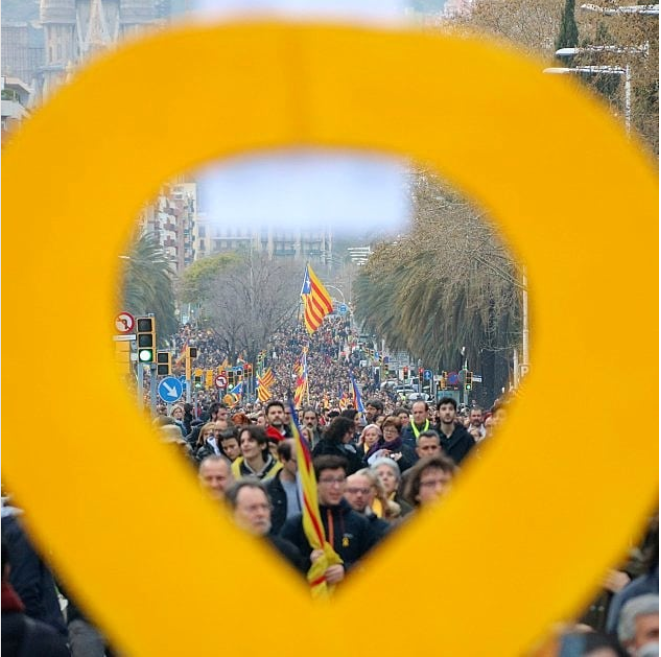La recepta de Puigdemont en el debat sobre el llaç groc a l'espai públic
