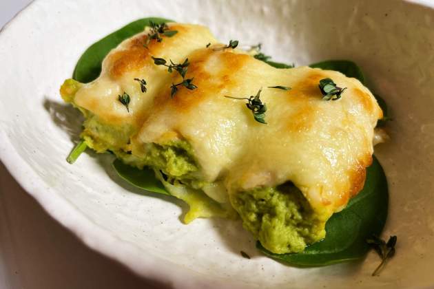 Rollito de pollo con hummus de espinacas / Foto: Raquel Sánchez Rollito de pollo con hummus de espinacas / Foto: Raquel Sánchez