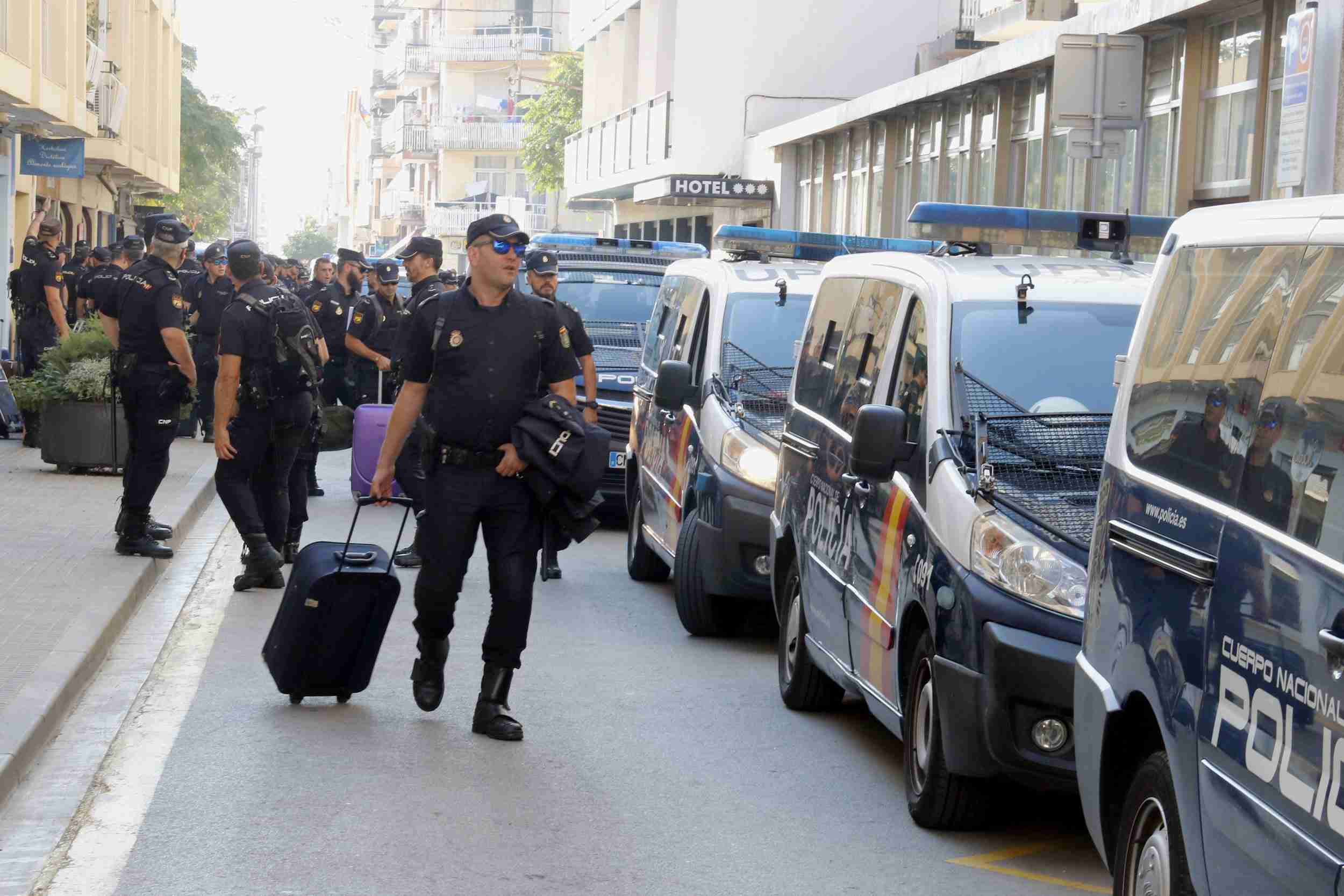 Més de 500 agents de la policia espanyola demanen marxar de Catalunya