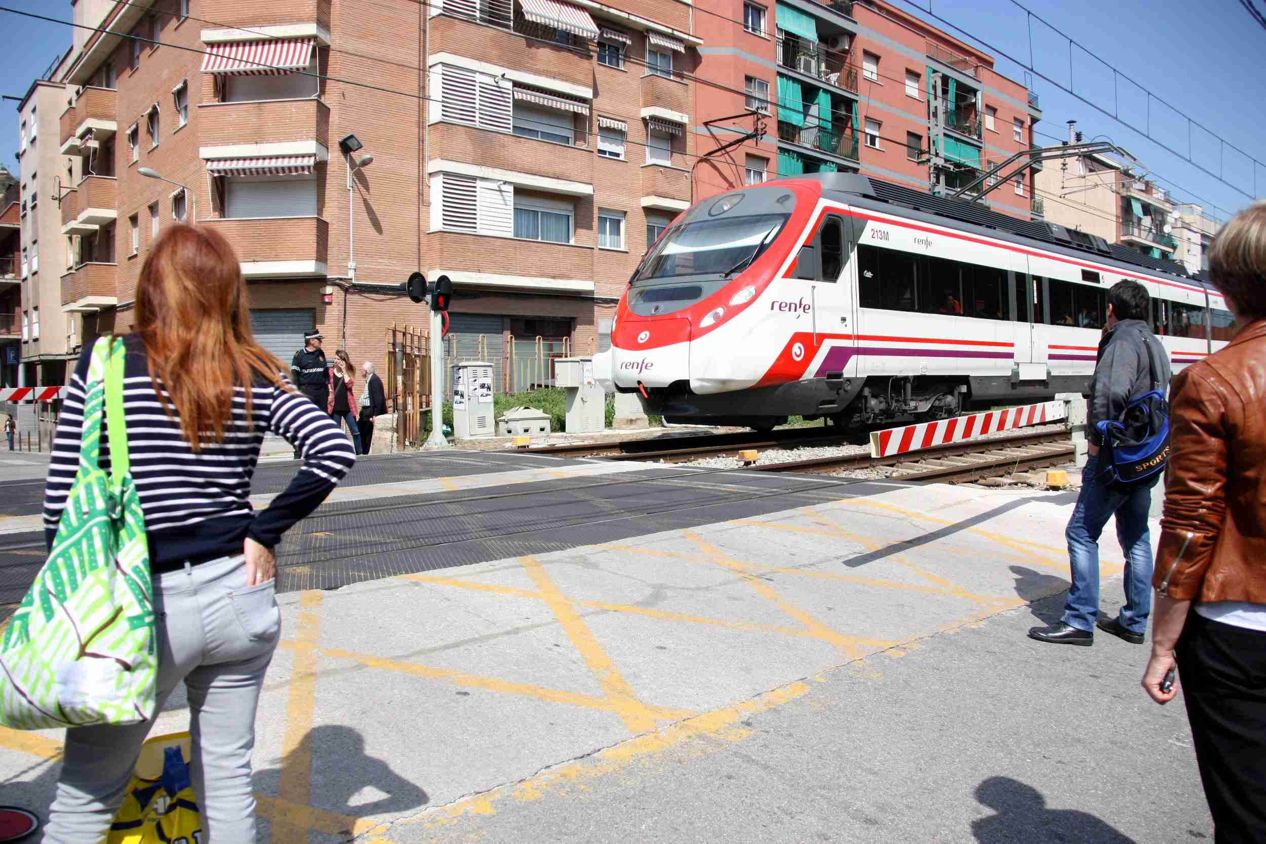 Montcada pide medidas de "seguridad total" mientras no llega el soterramiento de las vías