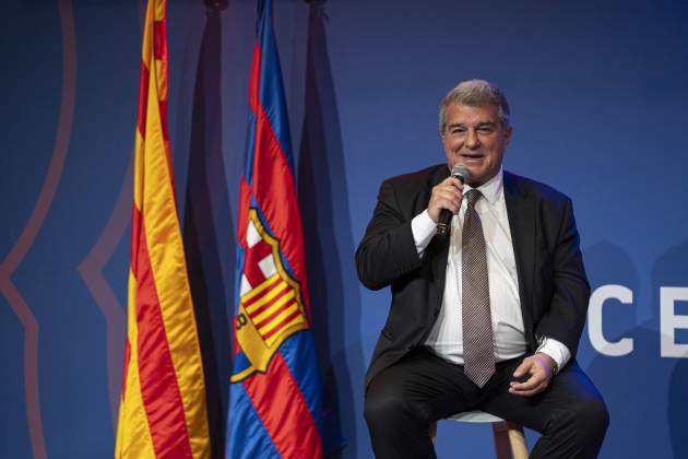 Joan Laporta, somrient en el comiat d'Eduard Romeu del Barça / Foto: Pau Venteo