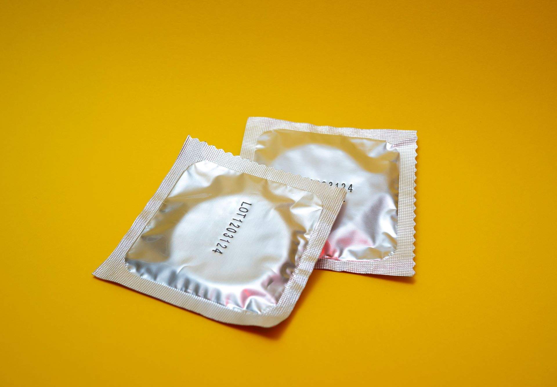 Sanitat estudia repartir preservatius gratuïts als joves per combatre l'augment de les ITS