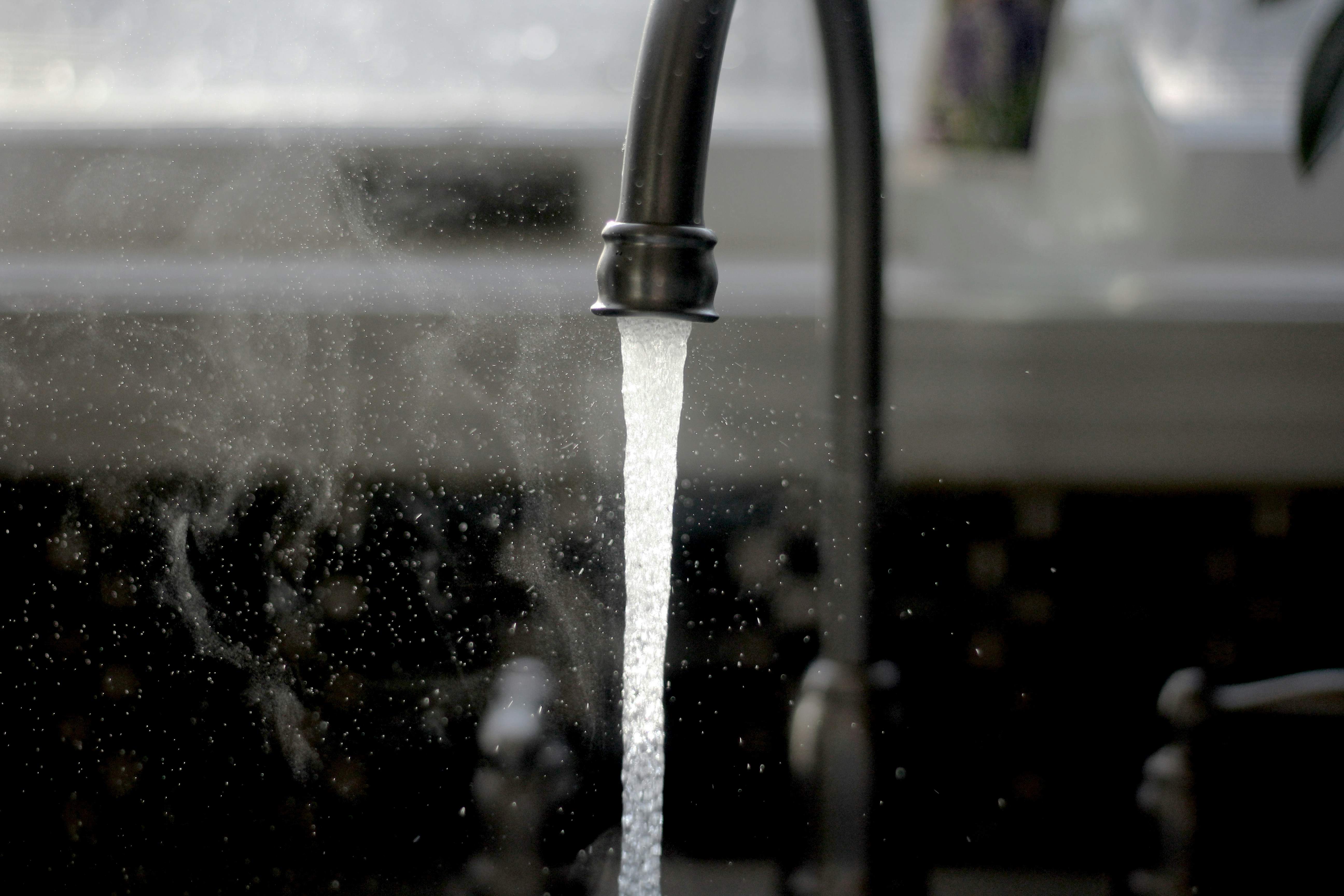 El consumo de agua en comarcas de Barcelona y Girona cae casi un 10% en un año