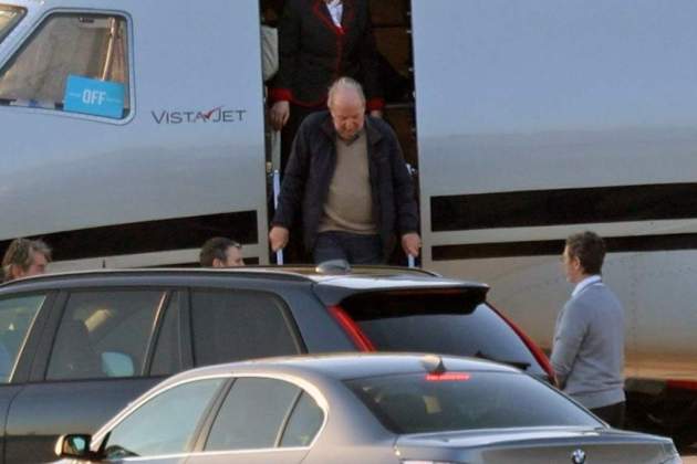 EuropaPress 5823871 rey juan carlos llega aeropuerto vigo donde le espera amigo pedro campos